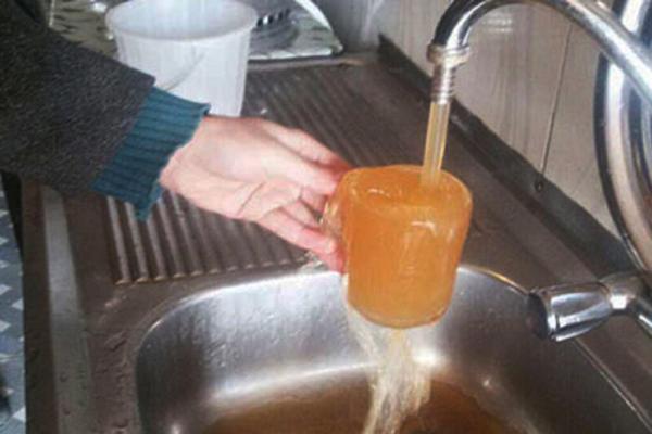 ببینید ، ماجرای گل آلود شدن آب شرب شهرکرد چه بود؟ ببینید ، ماجرای گل آلود شدن آب شرب شهرکرد چه بود؟